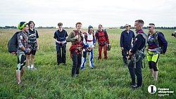 Поздно искать туалет, если облака уже под ногами — что еще нужно знать о прыжках с парашютом