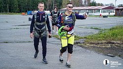 Вместе веселее — четыре друга в один день впервые прыгнули с парашютом