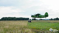 Вместе веселее — четыре друга в один день впервые прыгнули с парашютом