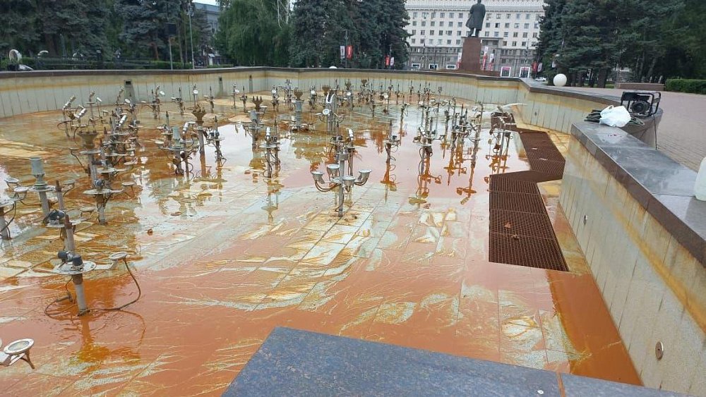 В Челябинске неизвестные испортили фонтан в сквере за площадью Революции