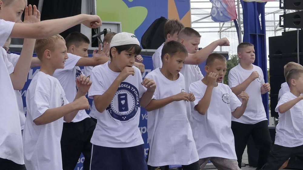 Боксеры выполнили нормативы ГТО на фестивале «Большая семья» в Троицке