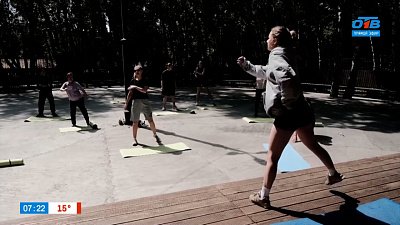 Силовая тренировка под открытым небом в сюжете «Фитнес в Тищенко»