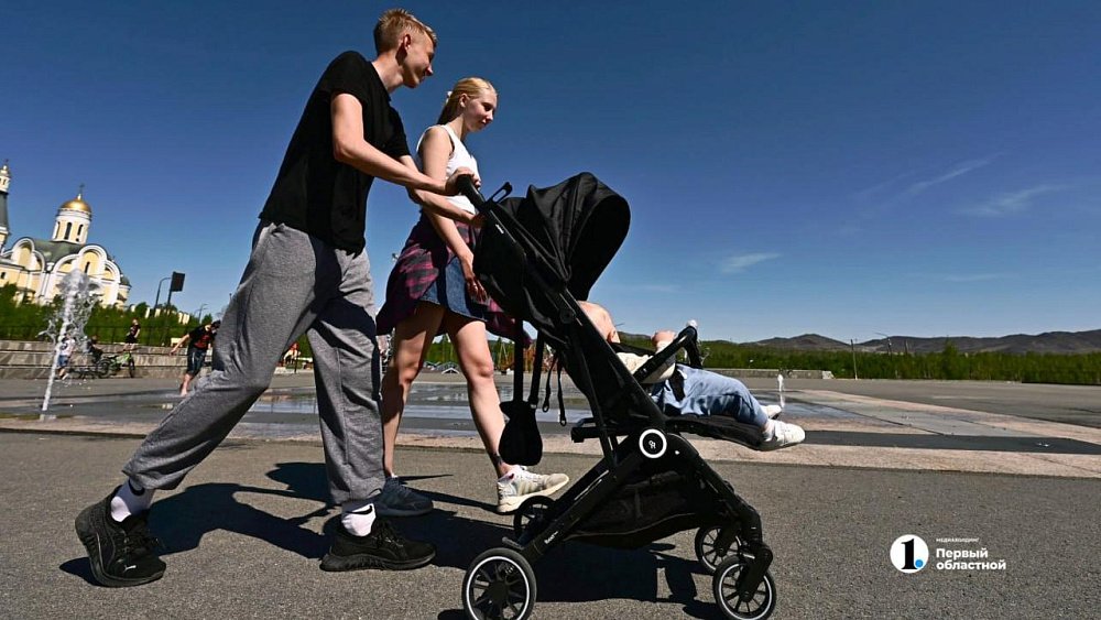 12 молодых семей из Челябинской области получили по 1 млн рублей