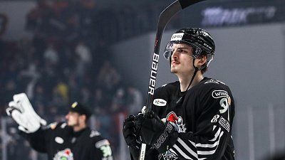 Челябинский «Трактор» продлил контракт с защитником Андреем Прибыльским