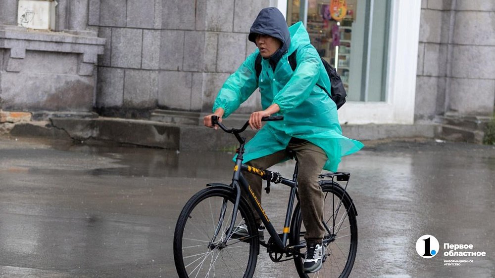 В июле челябинцы стали чаще искать, где купить дождевик