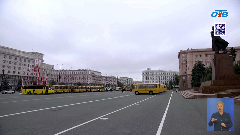 Губернатор Алексей Текслер передал муниципалитетам новые школьные автобусы