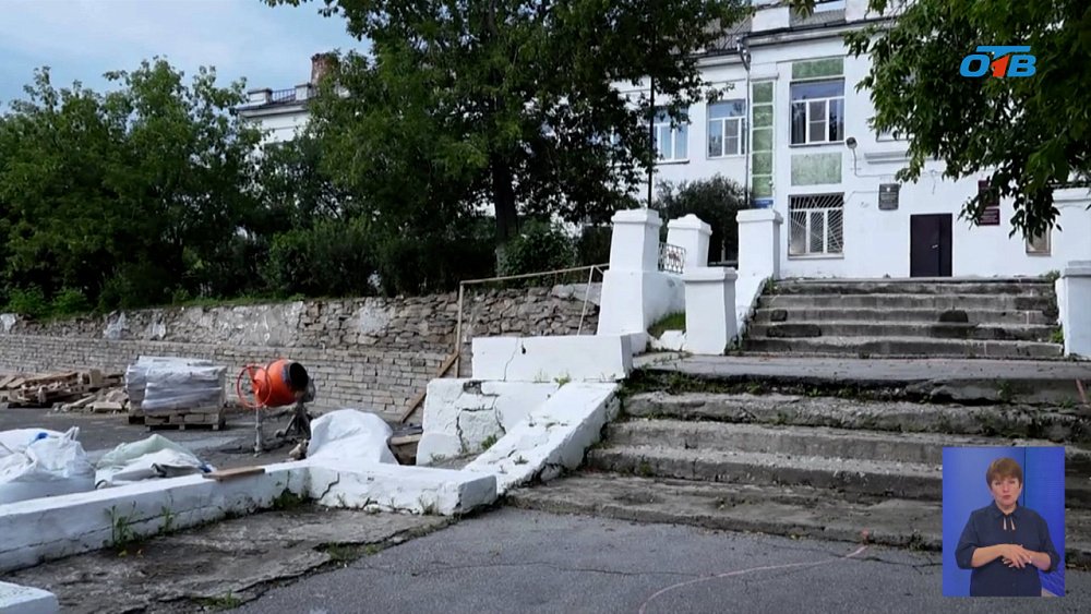 В Кыштыме облагораживают территорию Дома детского творчества