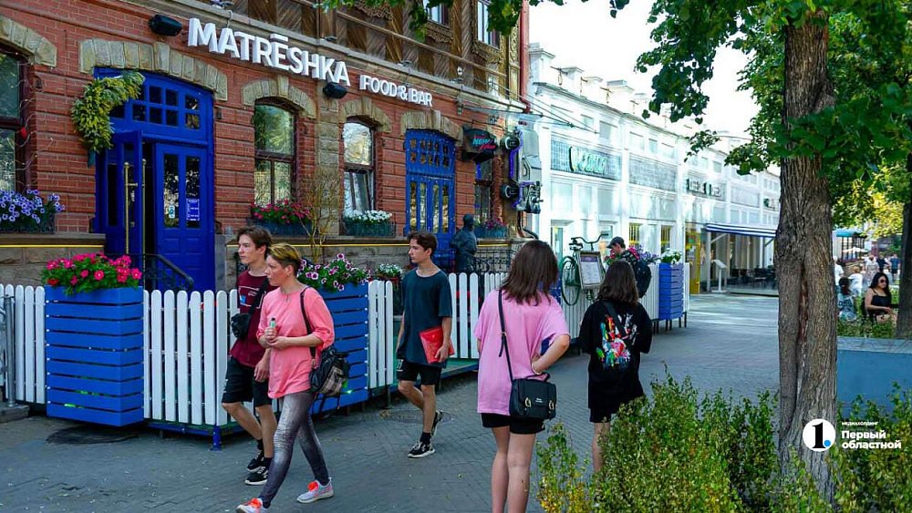 В Челябинске начали исчезать названия магазинов на английском языке