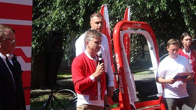 Фигурист Алексей Ягудин открыл инклюзивную спортплощадку в центре Челябинска