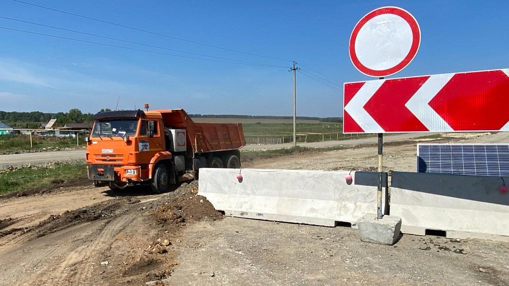 В Еткульском районе строят дорогу, по которой отказывались ездить молоковозы