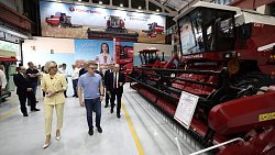 Алексей Текслер оценил возможности белорусского предприятия «Гомсельмаш»