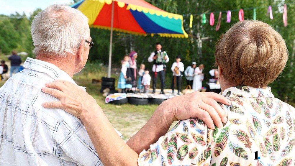 В Челябинской области первый день ярмарки «На Рудниках» завершился песнями и спектаклями