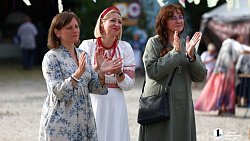 В Челябинской области первый день ярмарки «На Рудниках» завершился песнями и спектаклями