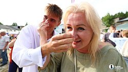 В Челябинской области первый день ярмарки «На Рудниках» завершился песнями и спектаклями