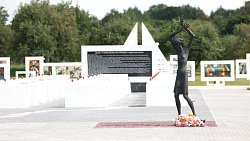 В Беларуси Алексей Текслер почтил память жертв нацистского террора