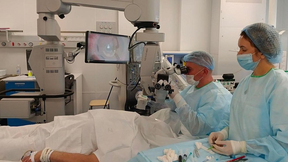 Челябинские врачи вернули зрение 75‑летней пациентке с катарактой