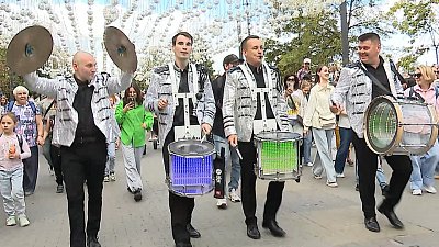 В Челябинске показали 8 спектаклей под открытым небом