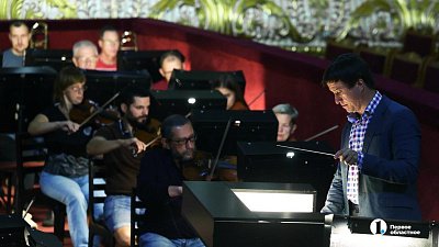 Одной левой: в челябинской опере спектакли ведет дирижер-левша