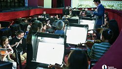 Одной левой: в челябинской опере спектакли ведет дирижер-левша