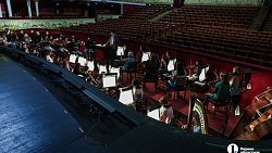 Одной левой: в челябинской опере спектакли ведет дирижер-левша