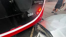 В Челябинске 15-летний подросток устроил тройную аварию с троллейбусом