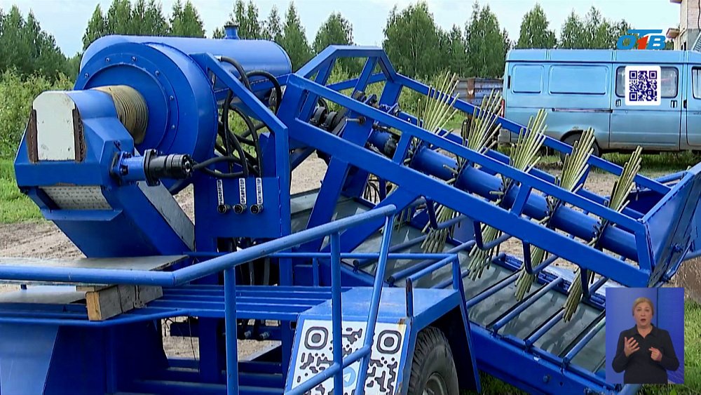 Каслинские аграрии испытали первый российский комбайн для сбора ягод