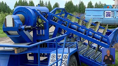 Каслинские аграрии испытали первый российский комбайн для сбора ягод