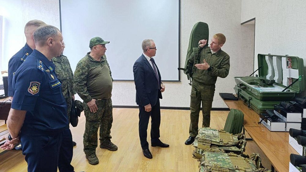 По поручению Алексея Текслера Челябинская область передала партию спецоборудования на СВО