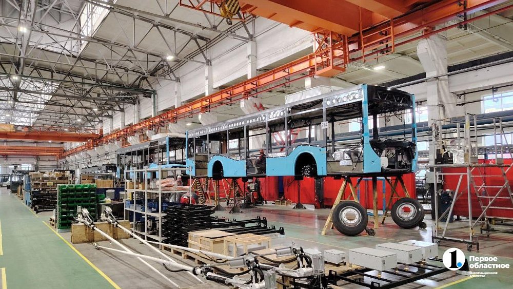 Главе Минпромторга РФ представили производство челябинских троллейбусов