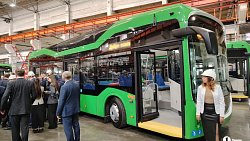 Главе Минпромторга РФ представили производство челябинских троллейбусов