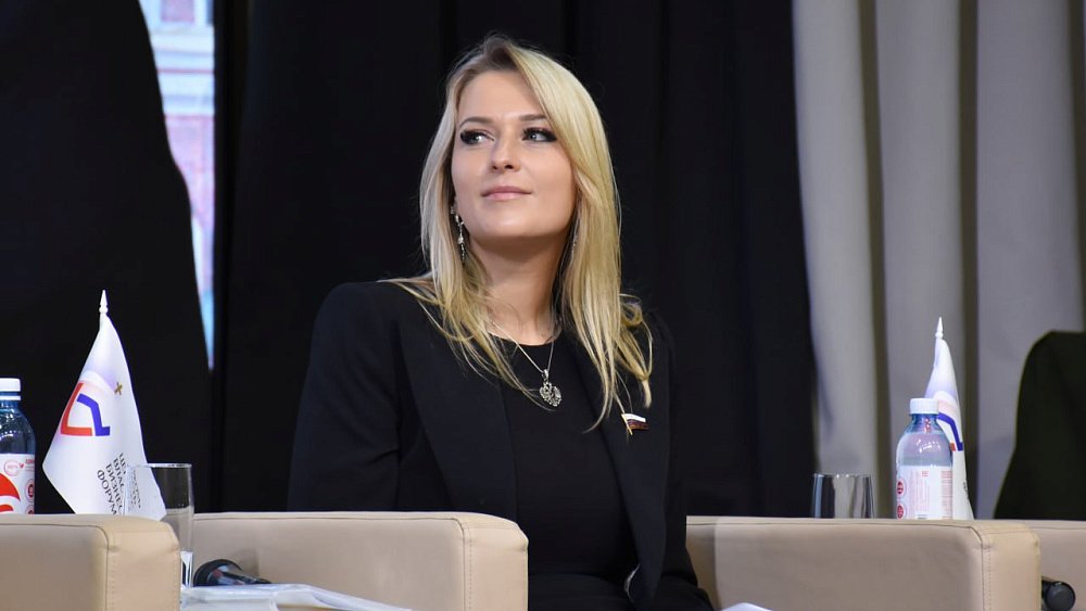 Яна Лантратова выступила за создание учебника о Великой Отечественной войне