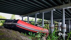 Спасатели использовали 12 мешков биоразлагаемого сорбента для очистки реки Миасс в Челябинске