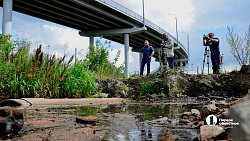 Спасатели использовали 12 мешков биоразлагаемого сорбента для очистки реки Миасс в Челябинске