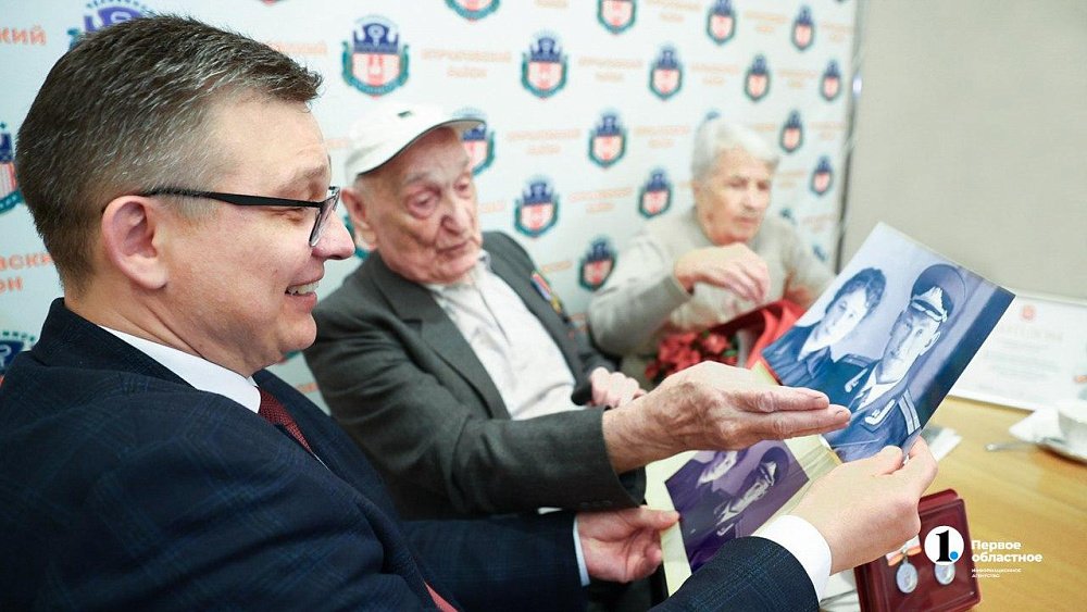 Челябинская пара с 68‑летним стажем получила знак «Семейное счастье» в юбилей района