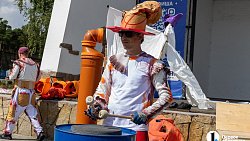 Челябинский театр кукол впервые за 90 лет вышел со спектаклем на улицы