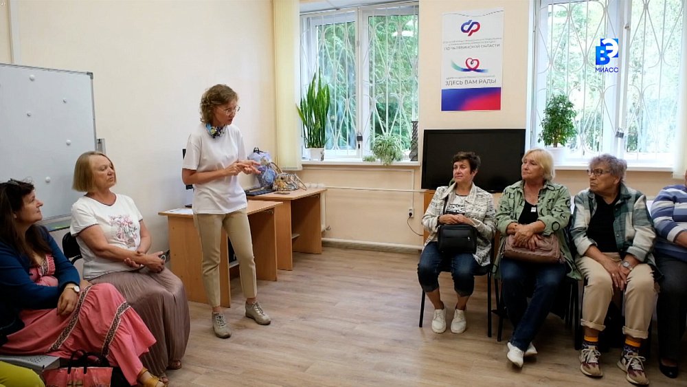 В Миассе набирает популярность йога смеха