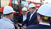Антон Алиханов осмотрел бульдозеры производства «ДСТ-Урал» в Челябинске