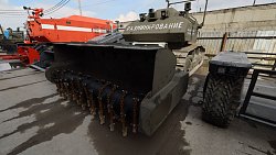 Антон Алиханов осмотрел бульдозеры производства «ДСТ-Урал» в Челябинске