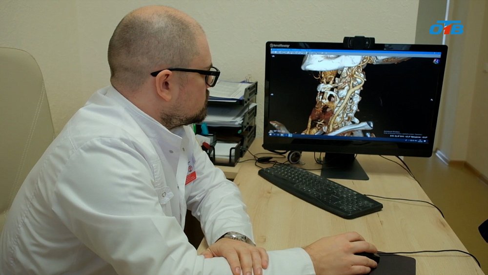 Челябинские хирурги избавили пациентку от гигантской аневризмы сонной артерии