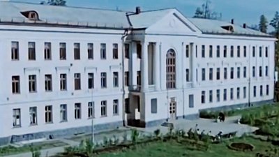 Почему Приборостроительный завод построили в долине трех гор?