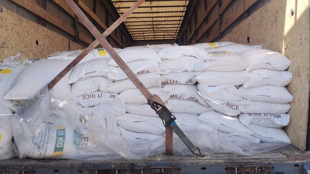 Через Челябинскую область пытались провезти 22 тонны риса без маркировки
