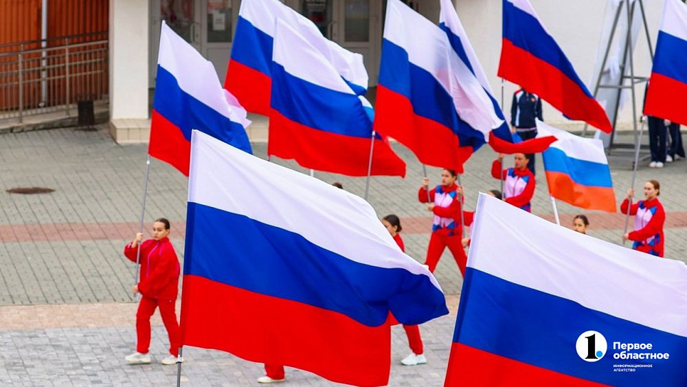 Россияне назвали ассоциации с цветами государственного флага