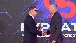 Алексей Текслер поздравил сотрудников аэропорта Курчатов