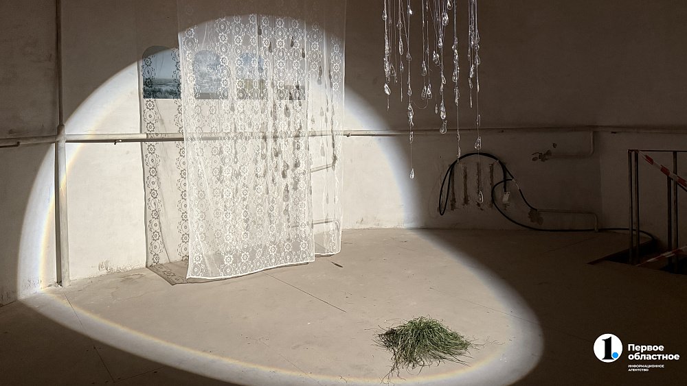 В челябинской водонапорке открыли выставку первого художника новой резиденции