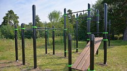 На пляжах Челябинска установили спортивные и игровые комплексы