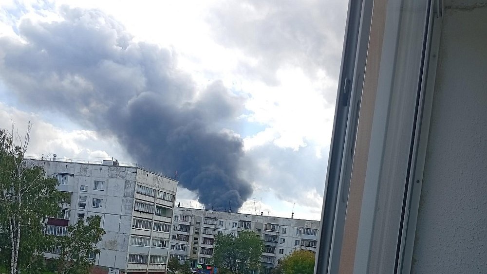 Под Челябинском горит кровля птичника на площади 7 тыс. «квадратов»