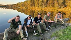 Челябинские ветераны СВО подняли российский флаг на древнейшей горе планеты