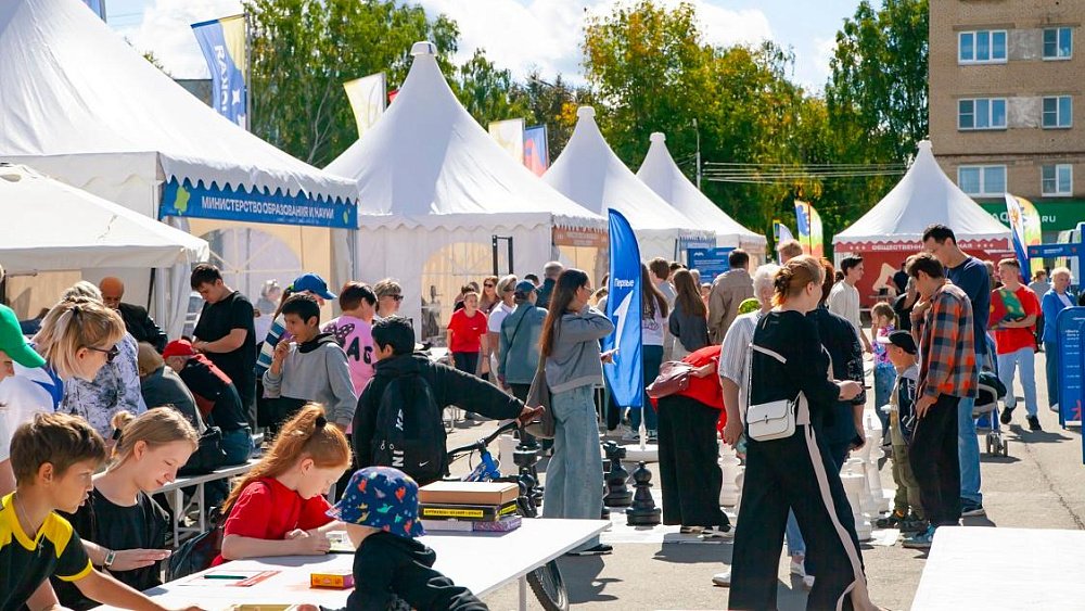 На семейном фестивале в Верхнем Уфалее 9‑летний мальчик выполнил 56 отжиманий