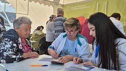 На семейном фестивале в Верхнем Уфалее 9‑летний мальчик выполнил 56 отжиманий