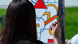 В челябинском Арт‑сквере прошел фестиваль «Неискусственно»